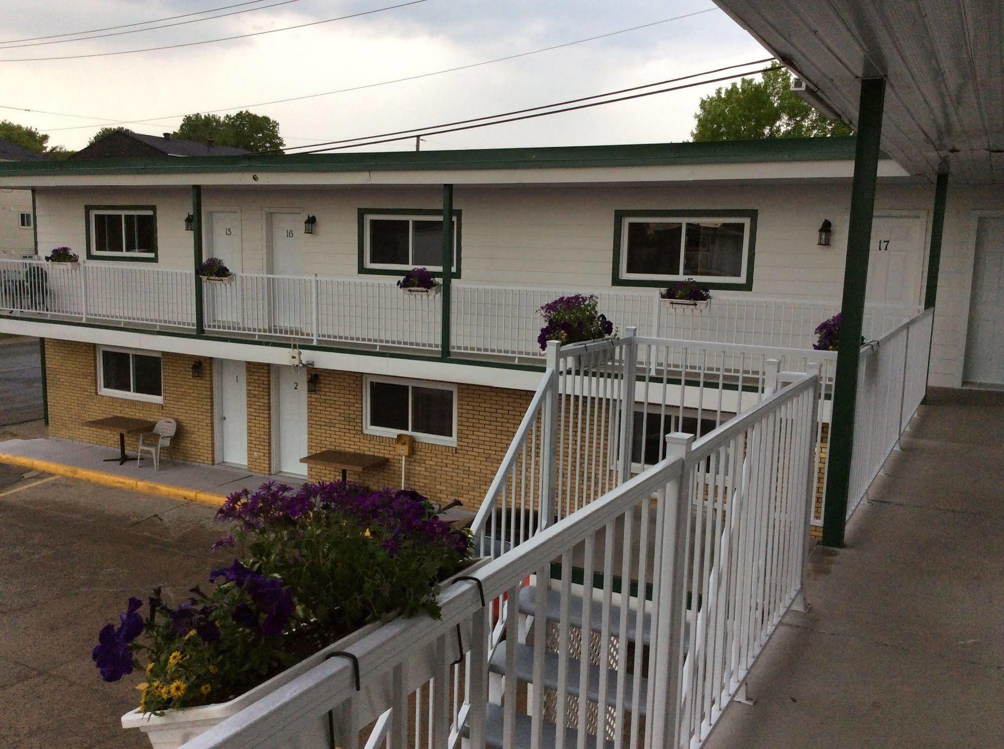 Miami Motel Inc Труа-Ривьер Экстерьер фото